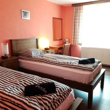 Avalon Hotell 2*